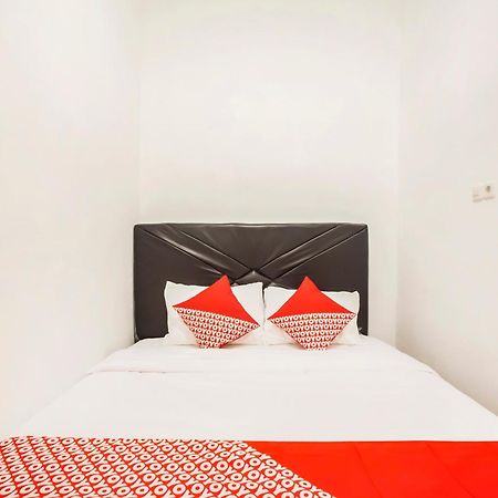 מדאן Oyo 2720 Sutomo Inn מראה חיצוני תמונה
