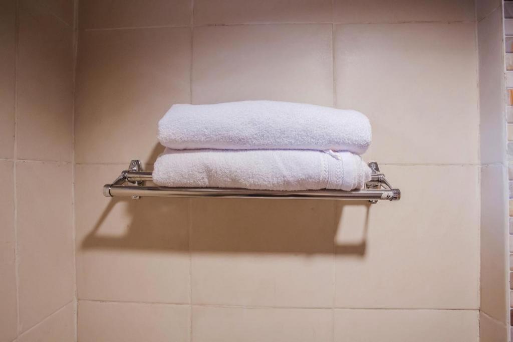 מדאן Oyo 2720 Sutomo Inn מראה חיצוני תמונה